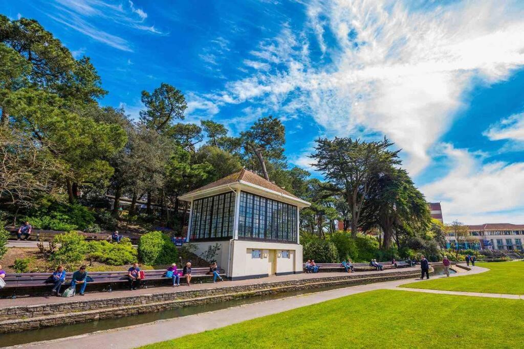 Spacious 4 Bed Rooms, Parking, Garden And Near Parks, Beaches And University Bournemouth Dış mekan fotoğraf