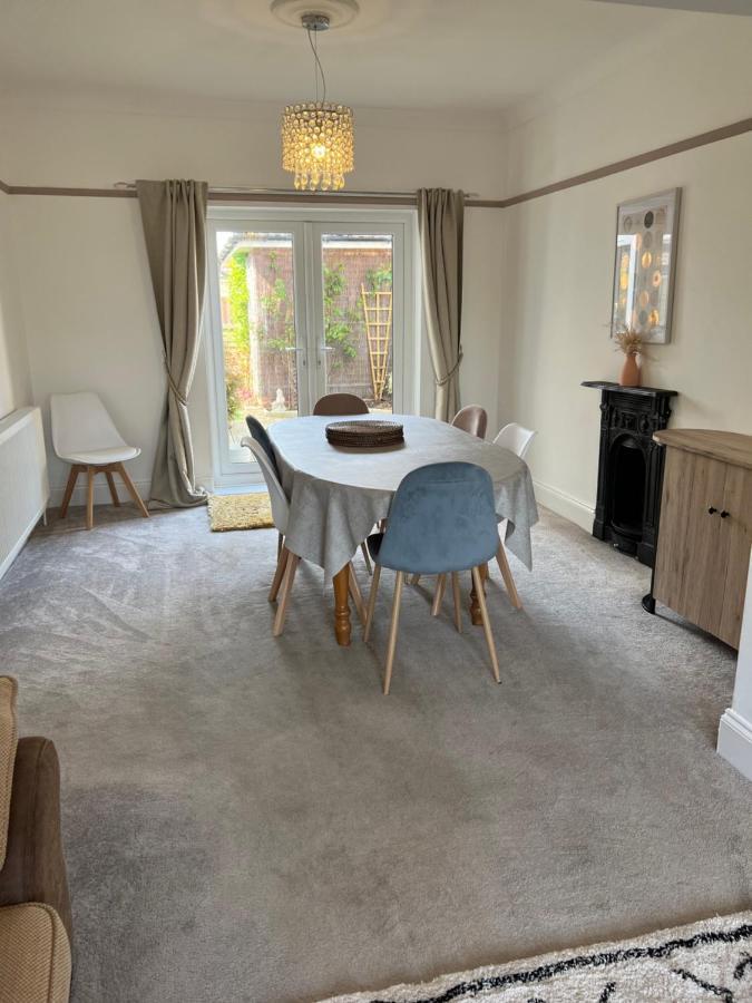 Spacious 4 Bed Rooms, Parking, Garden And Near Parks, Beaches And University Bournemouth Dış mekan fotoğraf