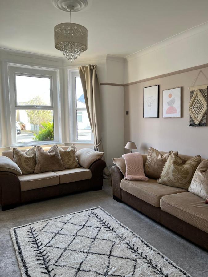 Spacious 4 Bed Rooms, Parking, Garden And Near Parks, Beaches And University Bournemouth Dış mekan fotoğraf